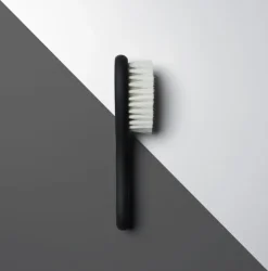 L3VEL3 Professional Soft Bristle Brush