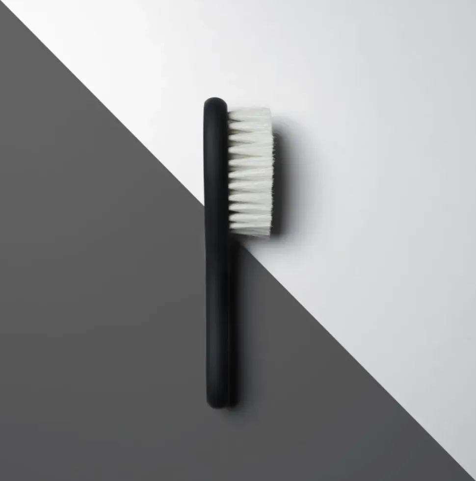 L3VEL3 Professional Soft Bristle Brush