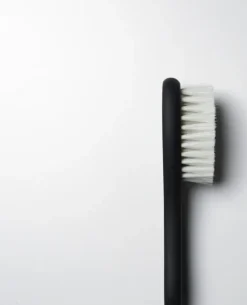 L3VEL3 Professional Soft Bristle Brush
