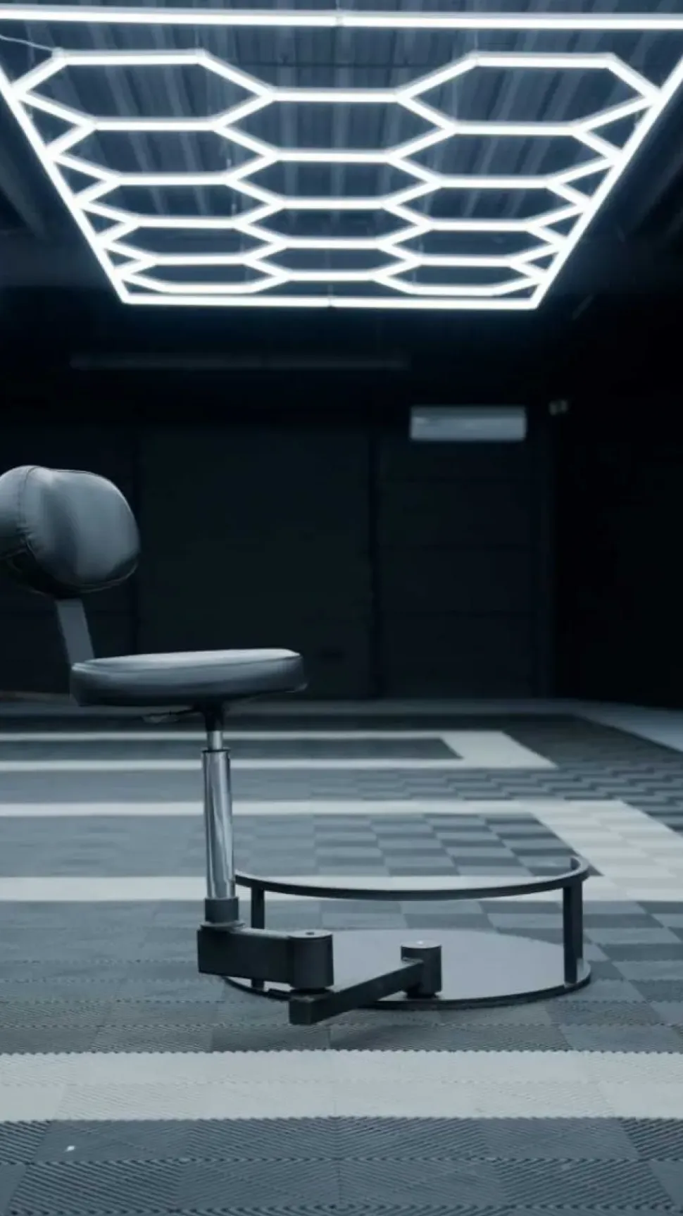 RJ Chairz Ergonomic Floating Cutting Stool