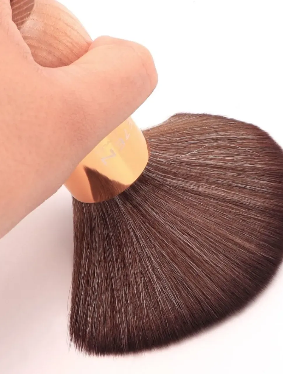 Se7en Styles Gold Wooden Neck Brush